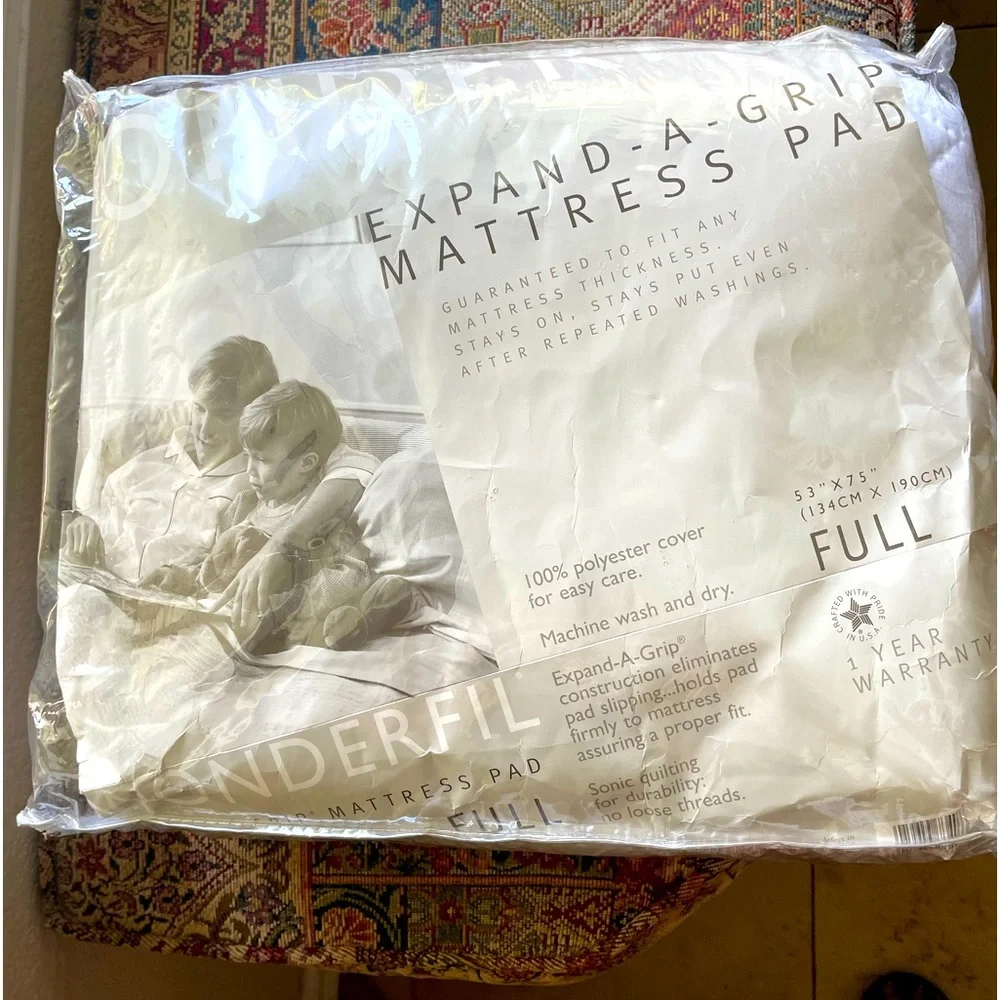Wonderfil Expand-A-Grip Mattress pad, Size Full